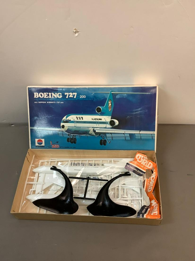 Vintage Boeing 727 1/200 Scale Model Kit (1 of 1)