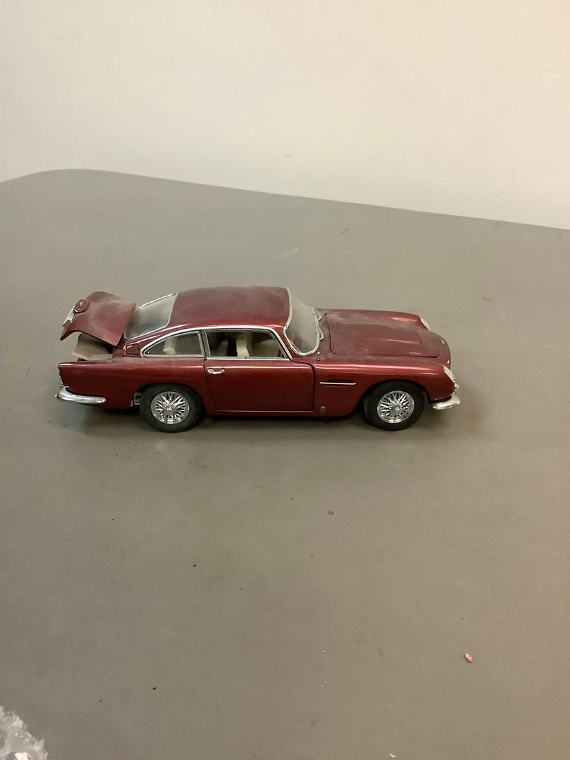 The Danbery Mint 1964 Aston Martin DB5 7.5: The Danbery Mint 1964 Aston Martin DB5 7.5