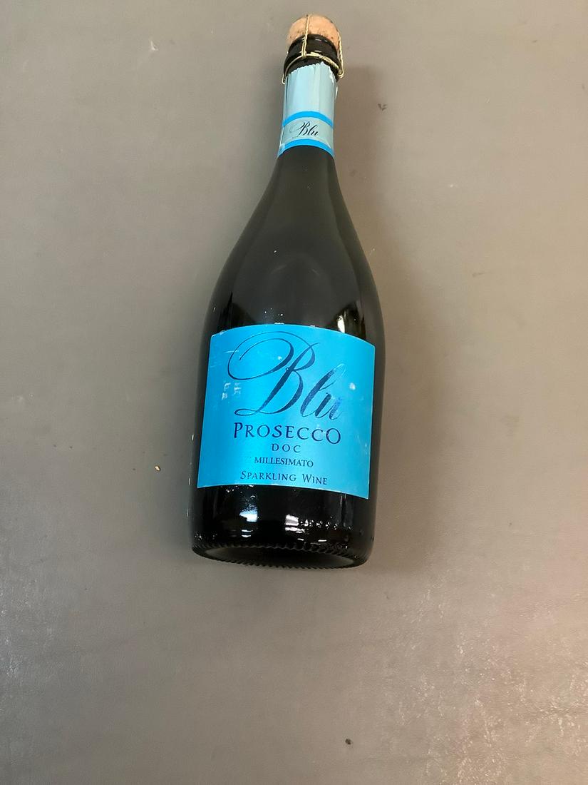 Vintage Sealed Blu Prosecco Doc Millesimato Sparkling Wine 750ml: Vintage Sealed Blu Prosecco Doc Millesimato Sparkling Wine 750ml