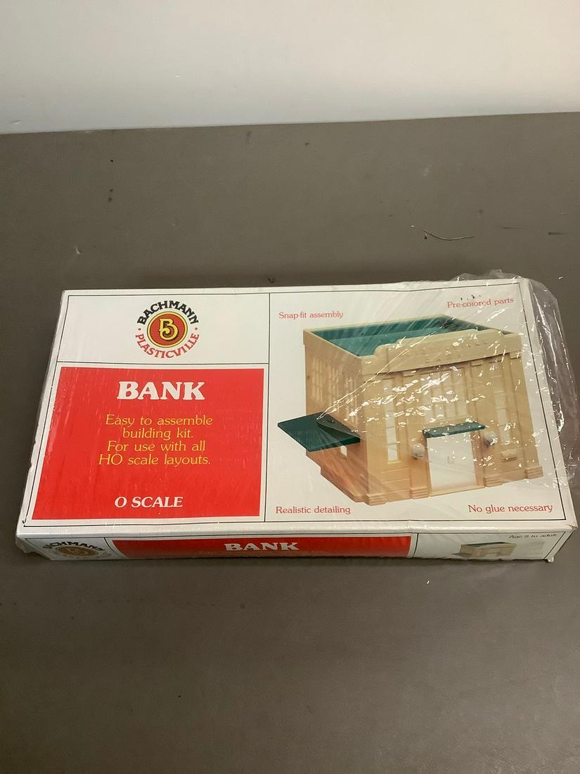 Bachmann Plasticville Bank Building Set  O Scale (1 of 1)