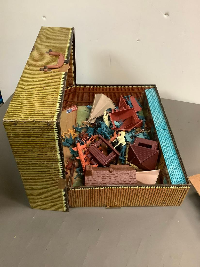 Vintage Marx Carry-All Action Fort Apache Play Set Style No. 4685 (1 of 1)