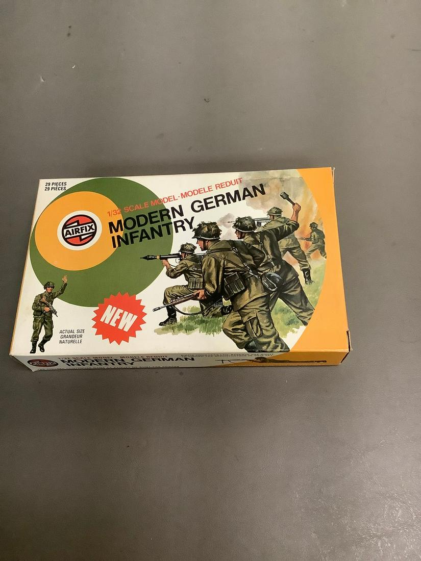 Vintage AirFix Modern German Infantry 1/32 Model Kit (1 of 1)