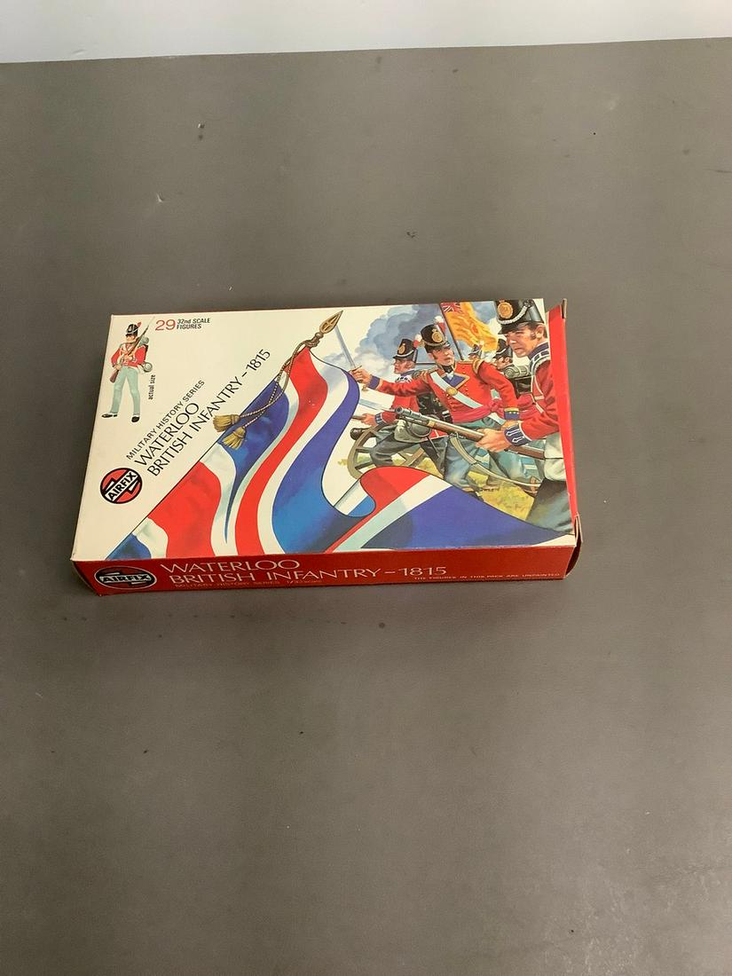 Vintage AirFix Military History Series Waterloo British Infantry -1815 1/32 Scale Model Kit (1 of 1)