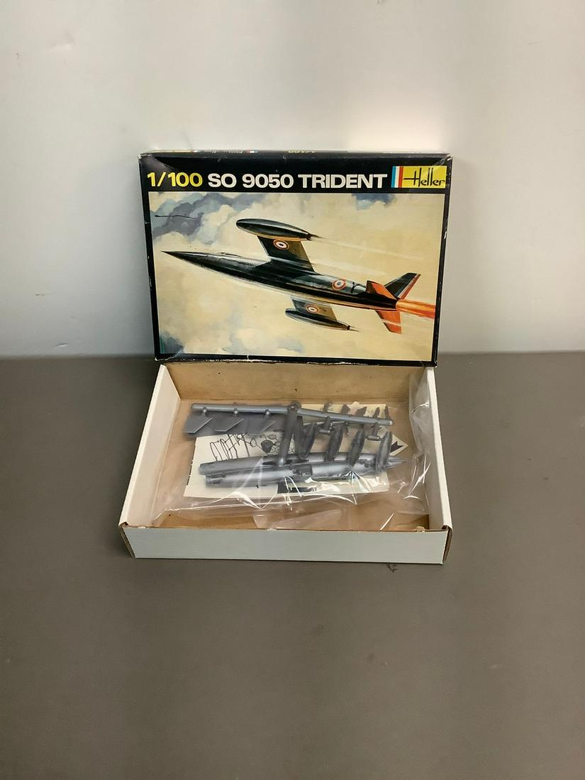 Vintage Heller SO 9050 Trident 1/100 Scale Model Kit (1 of 1)