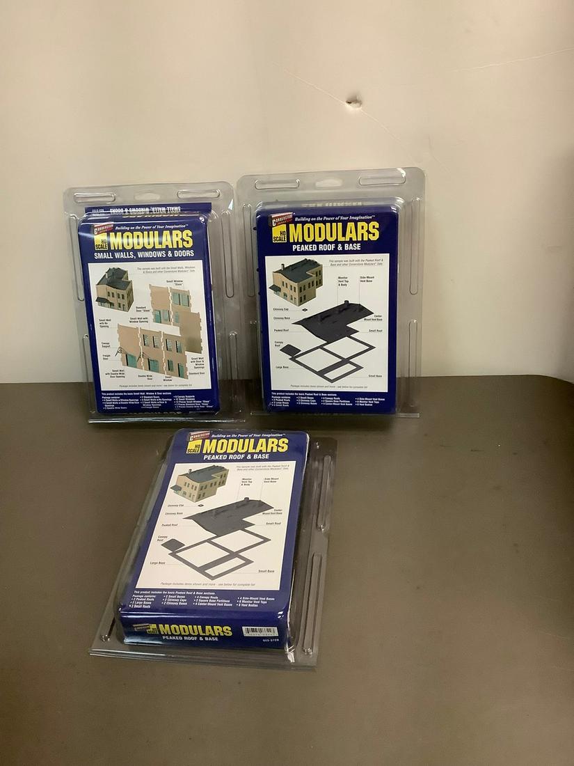 Lot of CornerStone HO Scale Modulars Small Walls, Windows & Doors, Peaked Roof & Base (1 of 1)