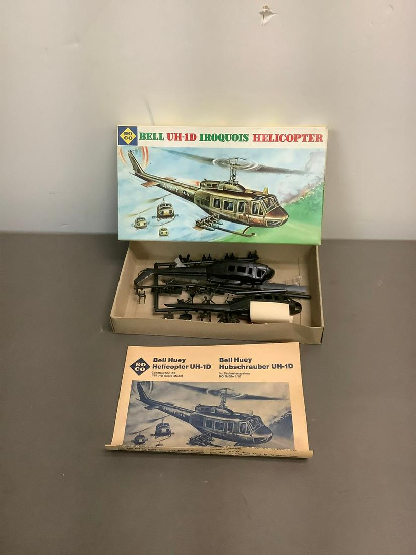 Vintage RoCo Bell UH-1D Iroquois Helicopter 1/87 Scale Model Kit (1 of 1)