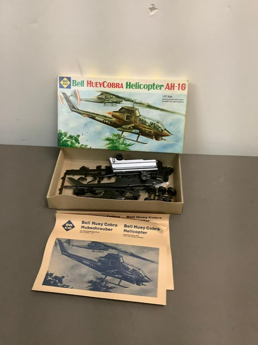 Vintage RoCo BellHueyCobra Helicopter AH-1G 1/87 Scale Model Kit (1 of 1)