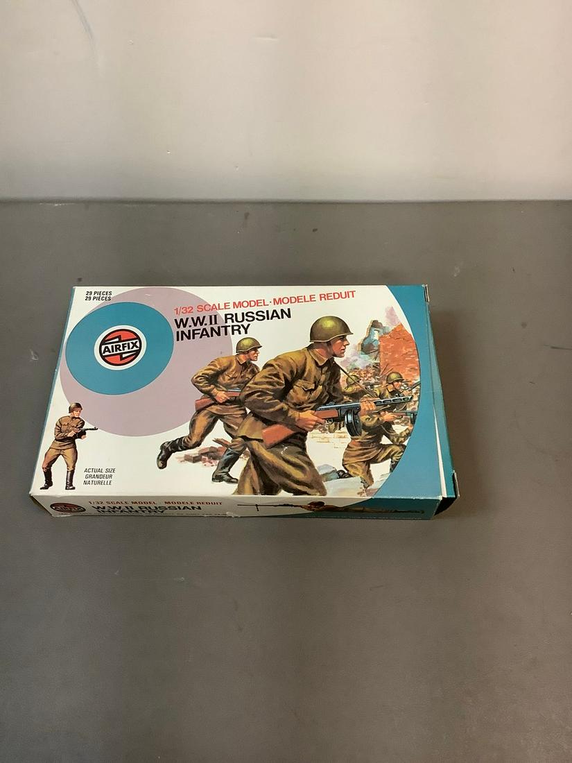 Vintage AirFix WWII Russian Infantry Model Kit 1/32 Scale (1 of 1)