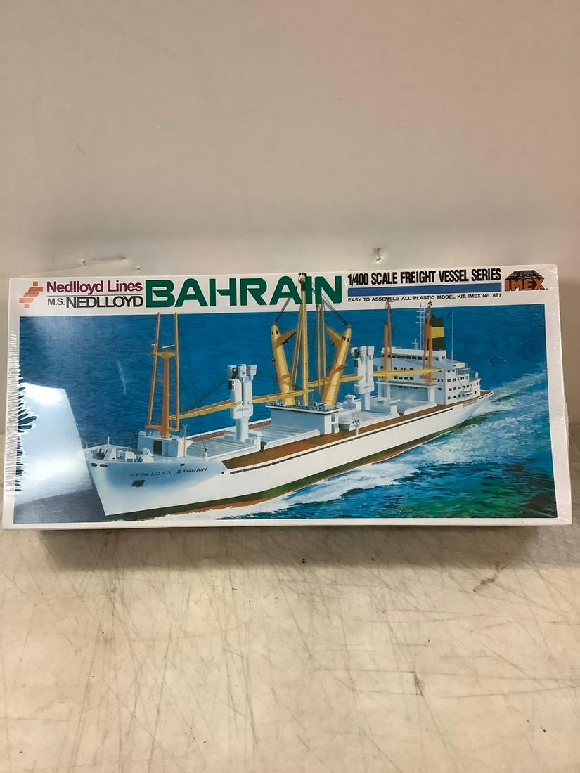 Sealed Nedlloyd Bahrain 1/400 Scale Model Kit: Sealed Nedlloyd Bahrain 1/400 Scale Model Kit