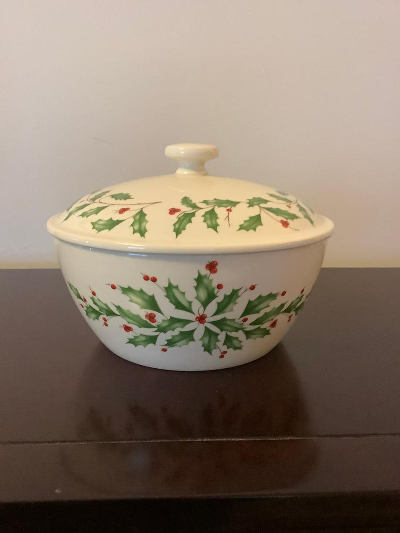 Lenox Holiday Holly Small Covered Bowl 5.5 x 6.5": Lenox Holiday Holly Small Covered Bowl 5.5 x 6.5"