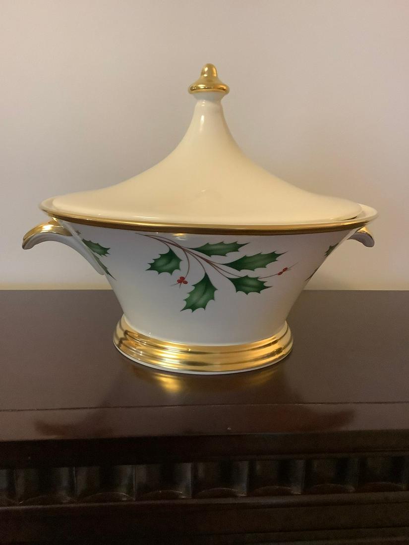 Lenox Holiday Covered Vegetable Bowl 11 x 11.5" made in USA (1 of 1)