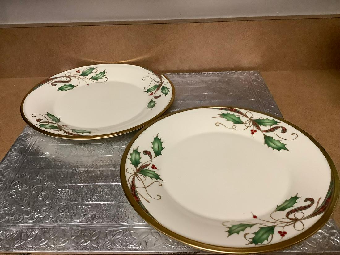Pair of Lenox Holiday Nouveau Plates 9" made in USA (1 of 1)