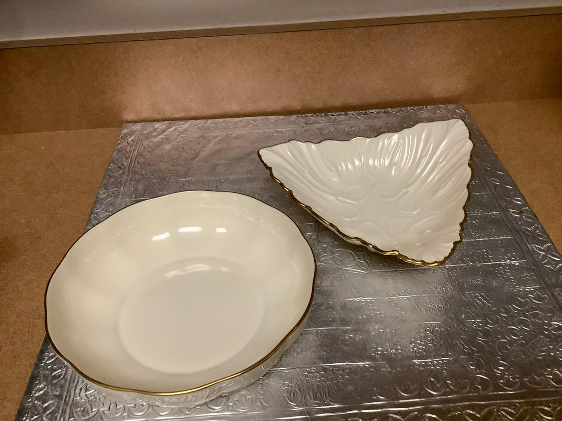Lot of Lenox hand Decorated with 24K gold bowls: Lot of Lenox hand Decorated with 24K gold bowls