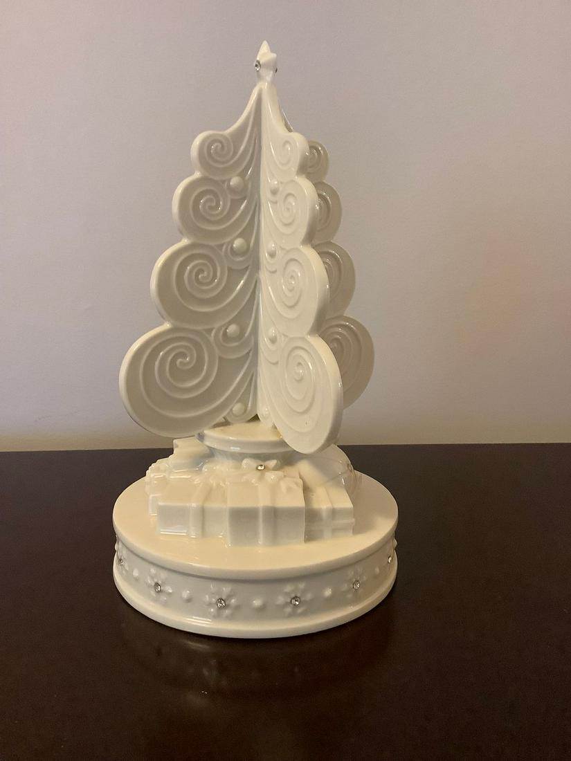Sankyo Ceramic Christmas Tree Music Box 8.5": Sankyo Ceramic Christmas Tree Music Box 8.5"