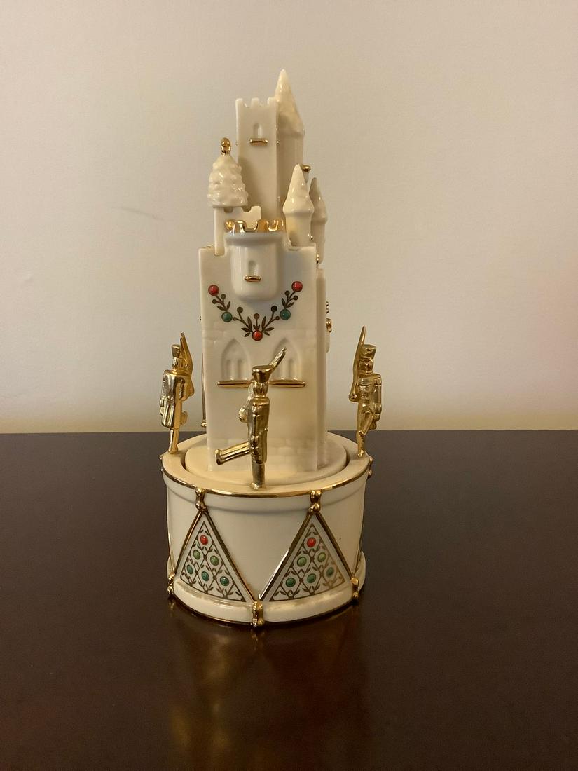 Lenox China Jewels Musical Figuerine Castle 7": Lenox China Jewels Musical Figuerine Castle 7"