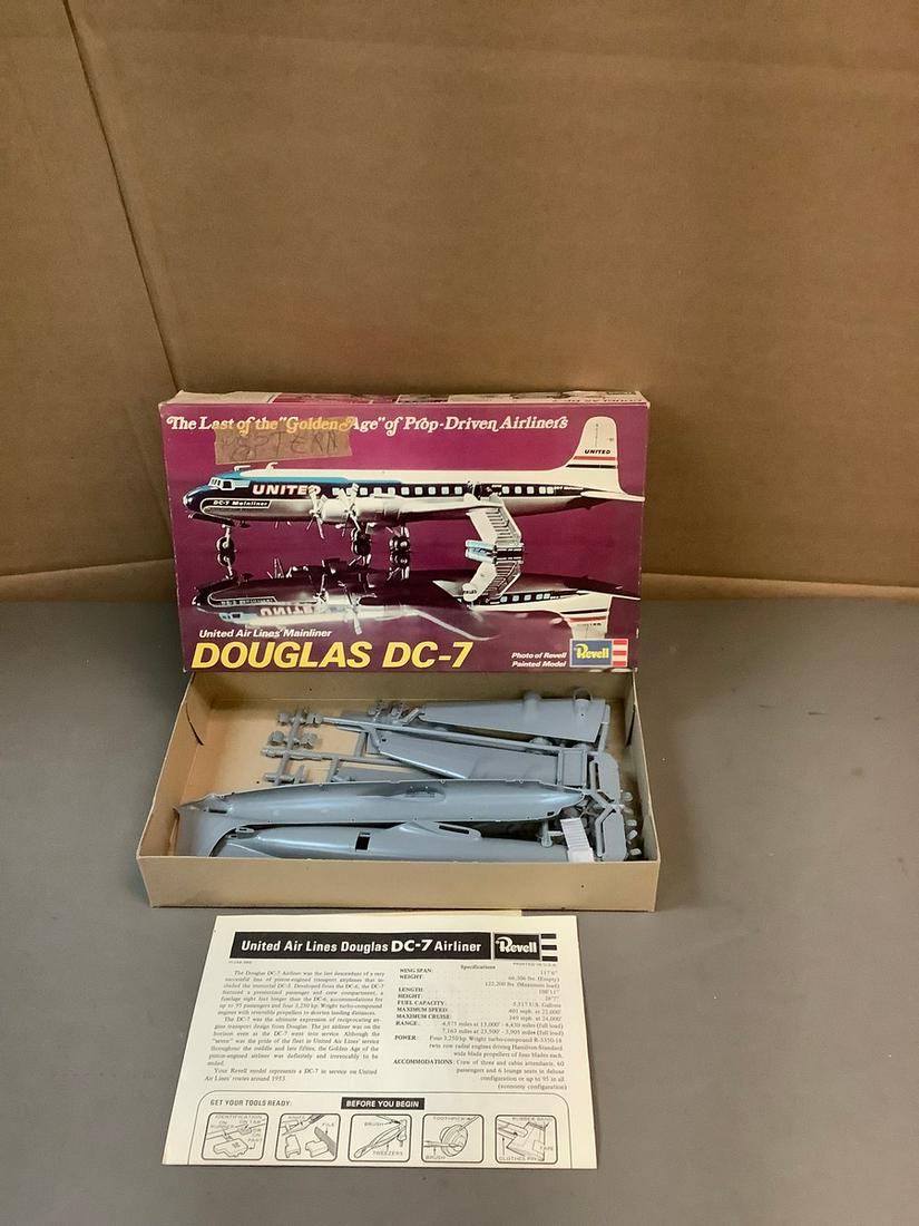 Vintage Revell United Air Lines Mainliner Douglas DC-7 Model Kit (1 of 1)