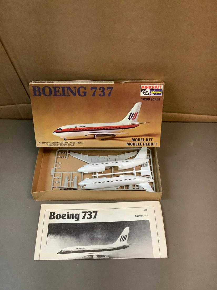 Vintage Hasegawa Boeing 737 1/200 Model Kit (1 of 1)