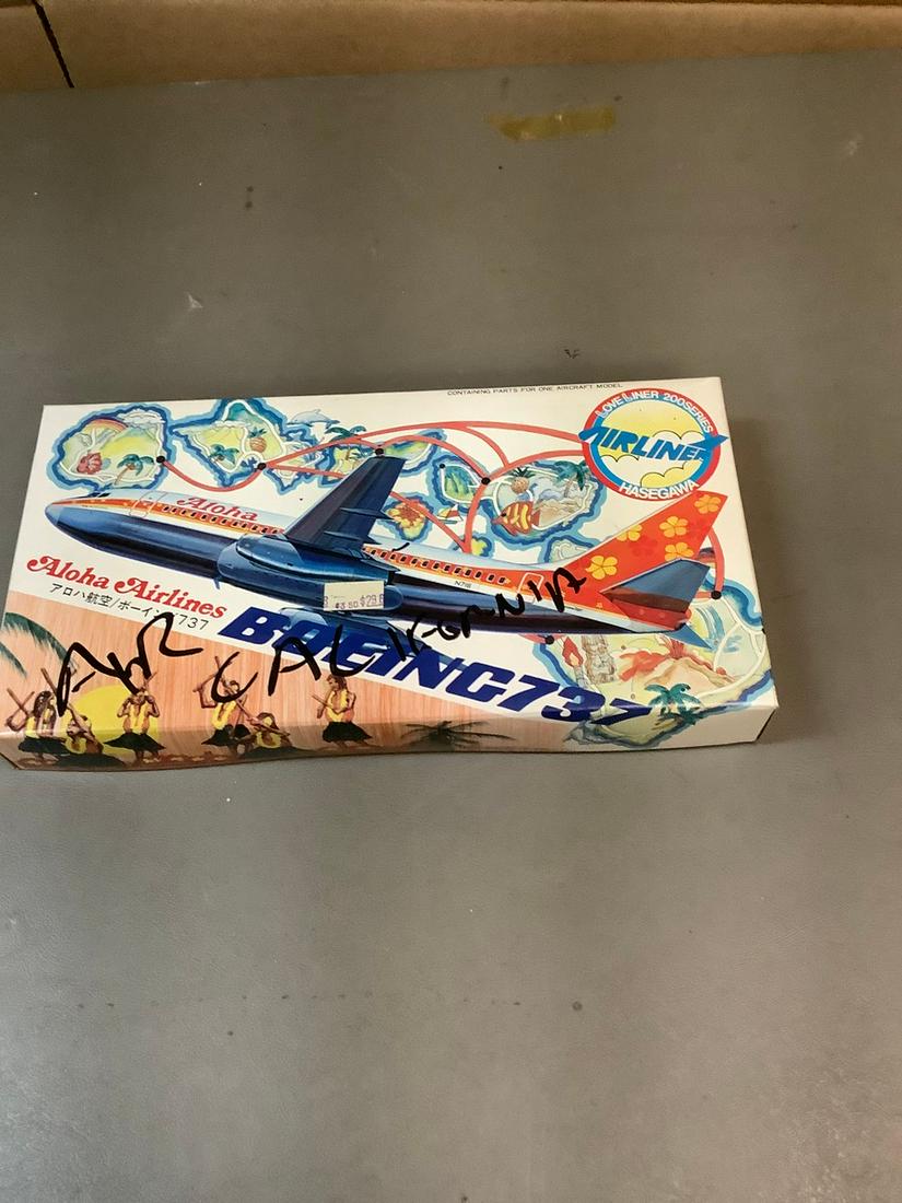 Vintage Hasegawa Aloha Airlines Boeing 7737 1/200 Scale Model Kit: Vintage Hasegawa Aloha Airlines Boeing 7737 1/200 Scale Model Kit