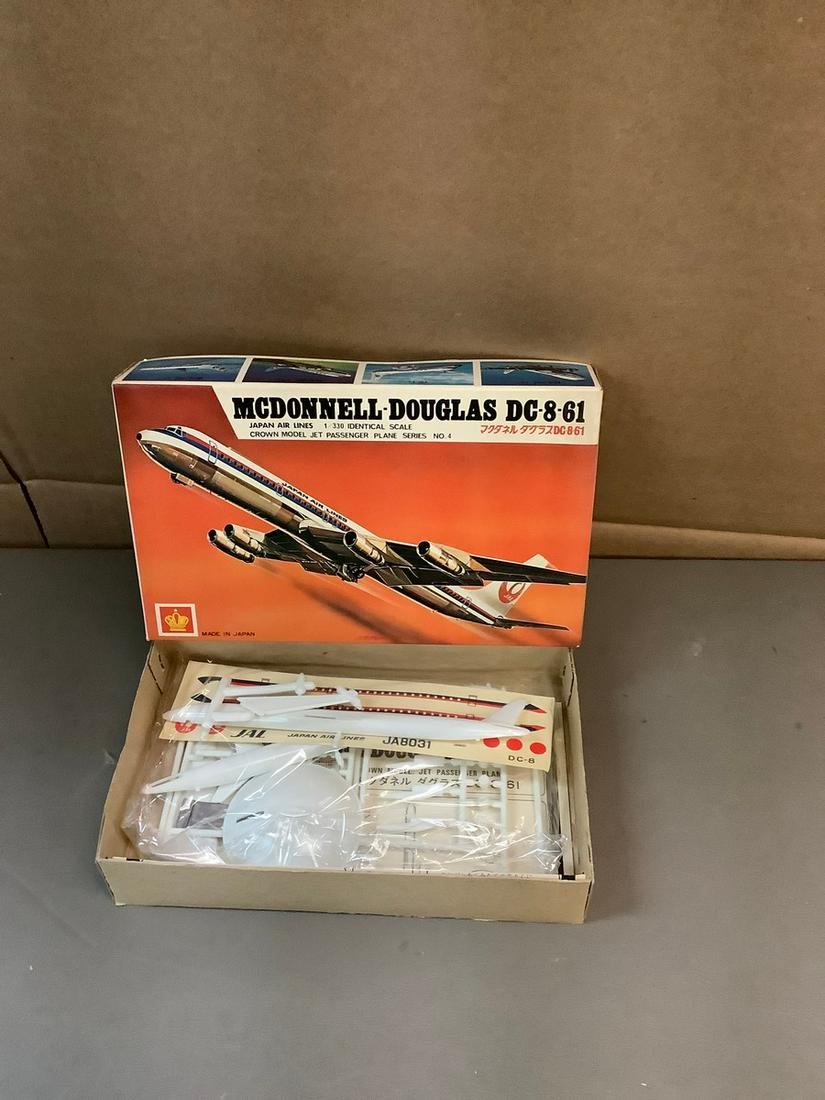 Vintage Crown Model McDonnell Douglas DC-8-61 Japan Air Lines 1/330 Scale Model Kit (1 of 1)