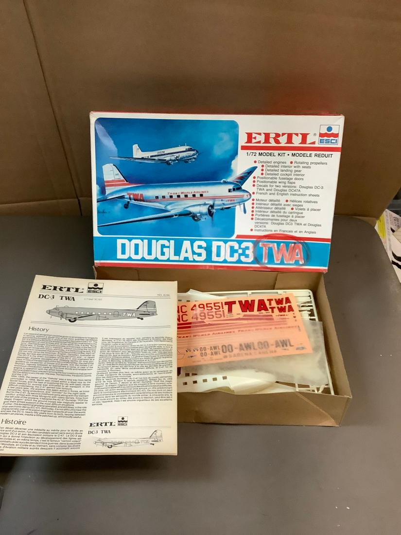 Vintage Esci Ertl Douglas DC-3 TWA 1/72 Model Kit (1 of 1)
