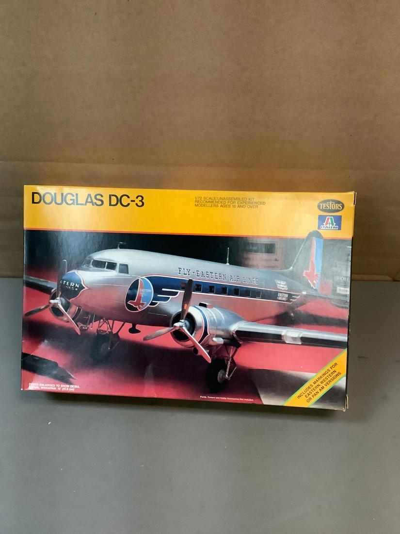Vintage Testors Douglas DC-3 1/72 Scale Model Kit (1 of 1)