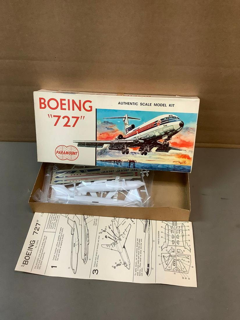 Vintage Paramount Boeing 727 Model Kit (1 of 1)