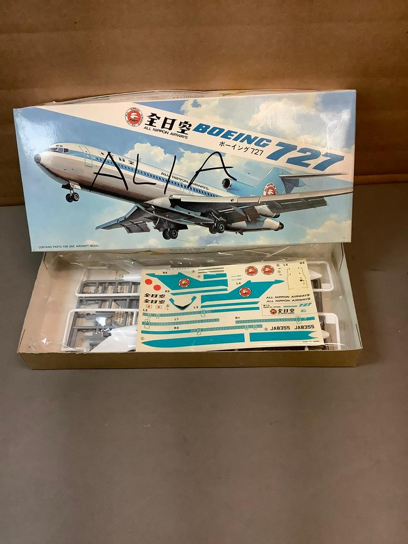 Vinatge Hasegawa Boeing 727 1/200 Scale Model Kit (1 of 1)