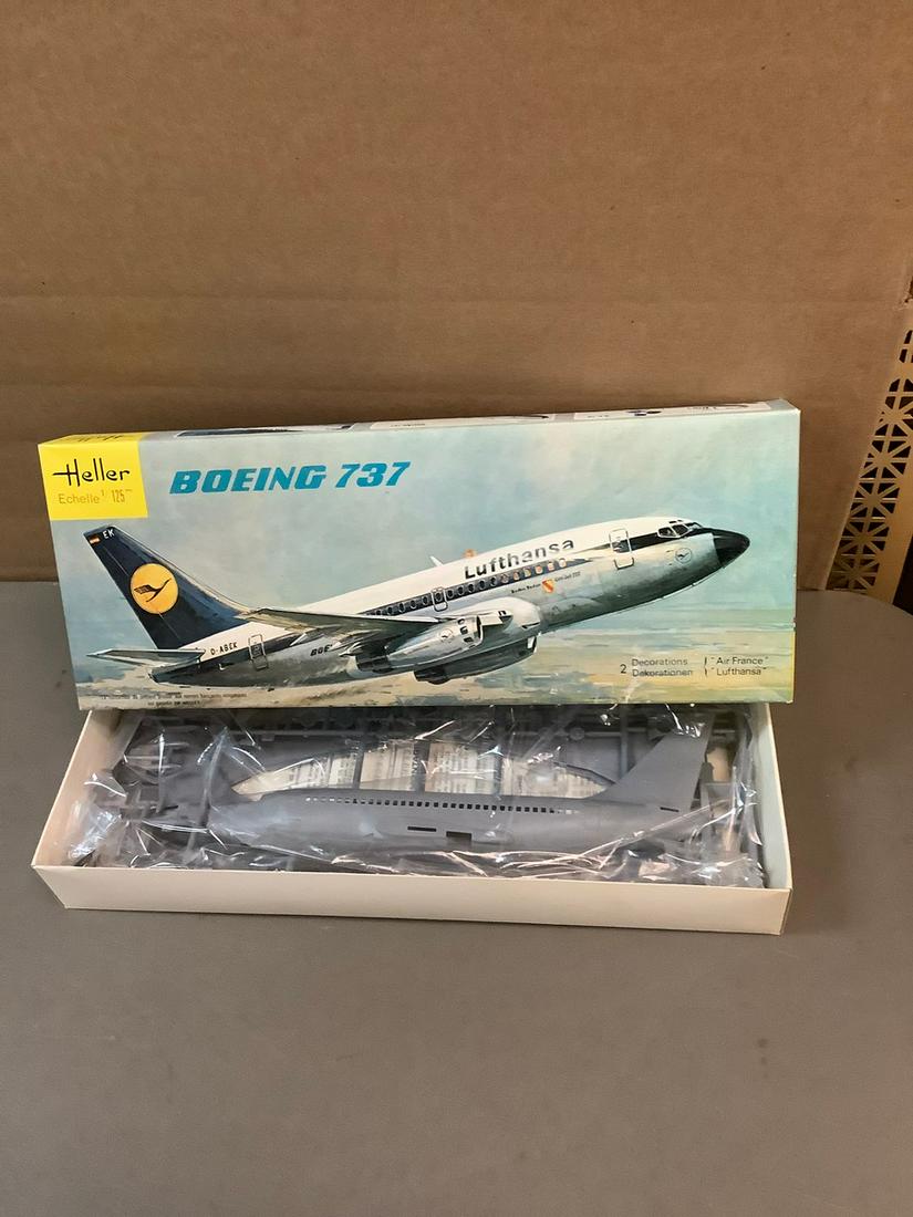 Vintage Heller Boeing 737 1/125 Scale Model Kit (1 of 1)