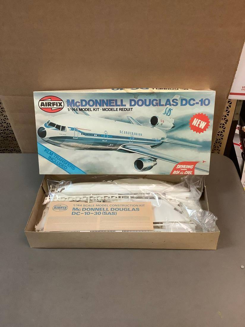 Vintage AirFix McDonnell Douglas DC-10 1/144 Scale Model Kit (1 of 1)