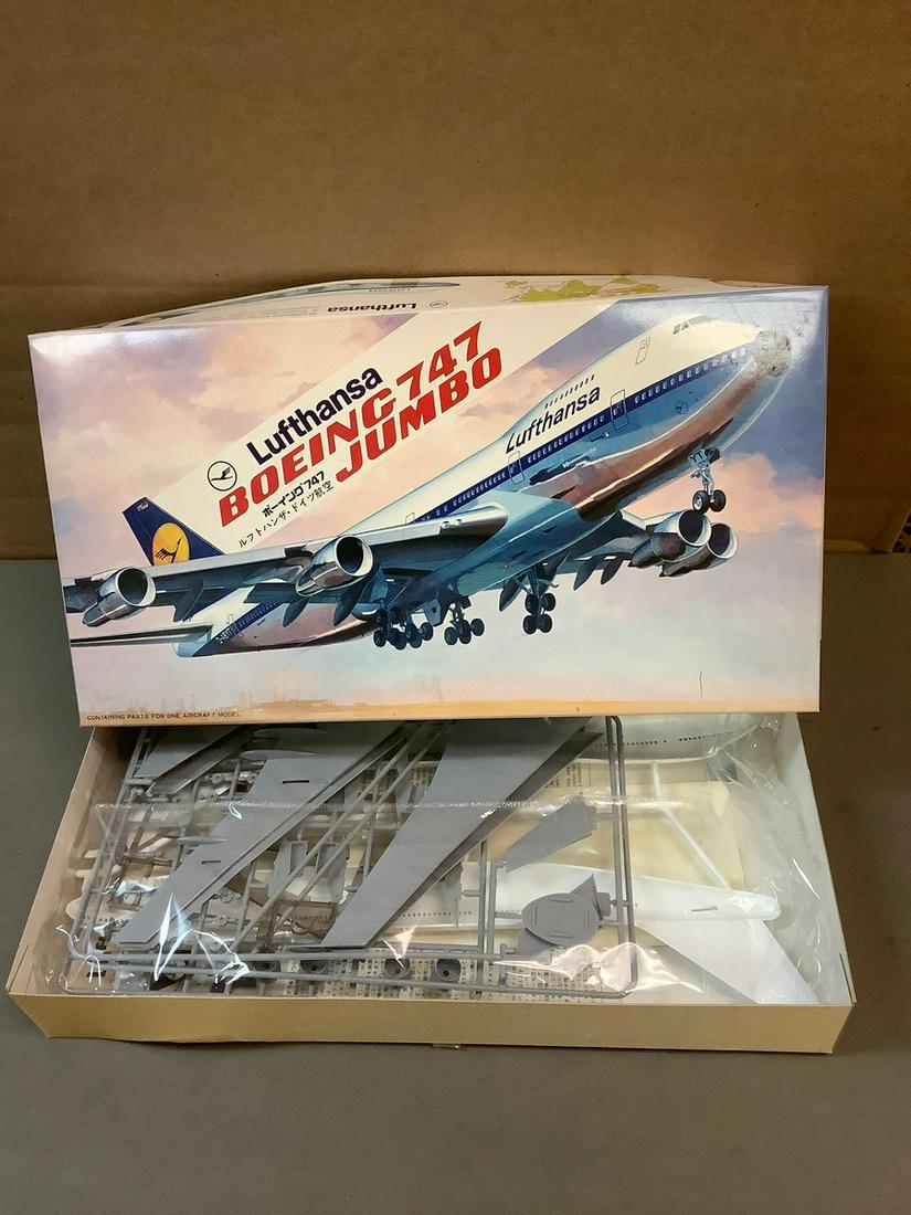 Vintage Hasegawa Lufthansa Boeing 747 Jumbo 1/200 Scale Model kit (1 of 1)