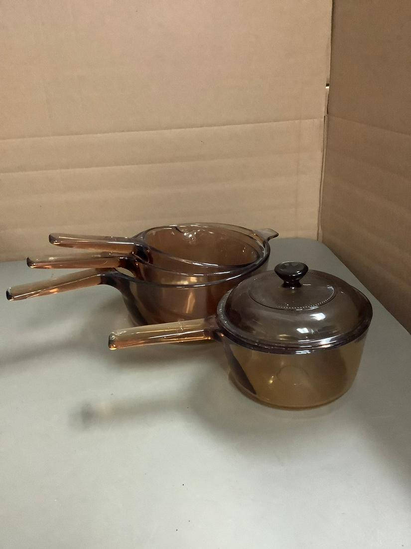 Lot of Vintage Corningware Pots and Pyrex Lid Largest 2.5 Liter (1 of 1)