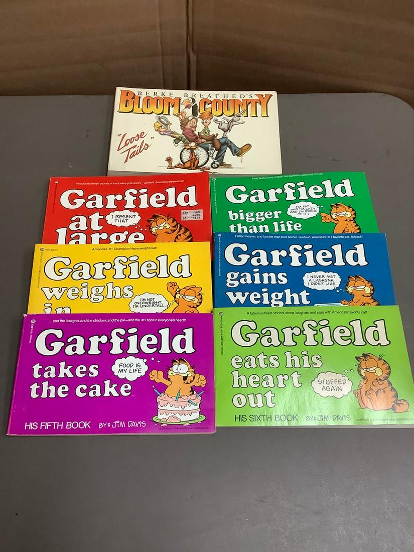 Lot of Vintage Garfield Books and Bloom County Loose Tails Book (1 of 1)