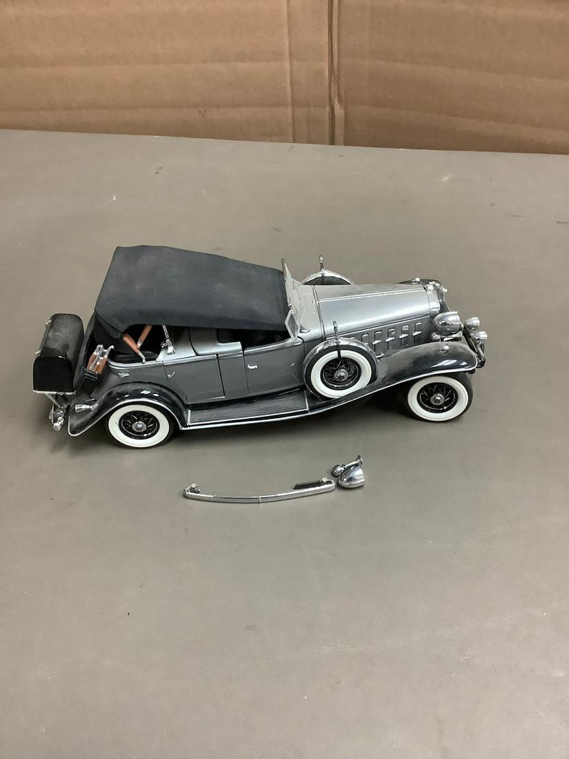 The Danbury Mint Silver 1932 Cadillac V16 (Needs Repair) 10": The Danbury Mint Silver 1932 Cadillac V16 (Needs Repair) 10"