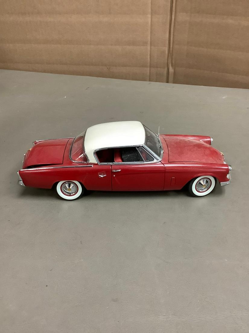 The Danbury Mint 1953 Studebaker Commader Starliner 8" (1 of 1)