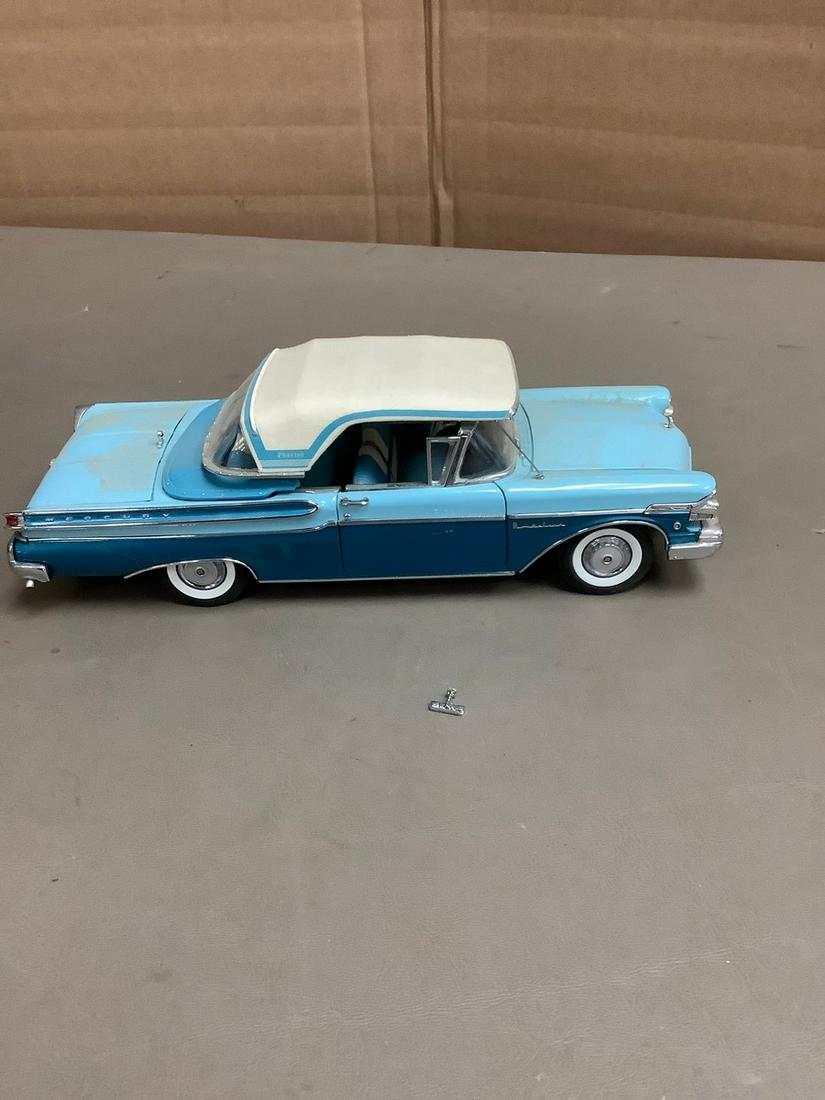 The Danbury Mint 1957 Mercury Montclair Convertible 9" (Rear Mirror Needs Repair) (1 of 1)