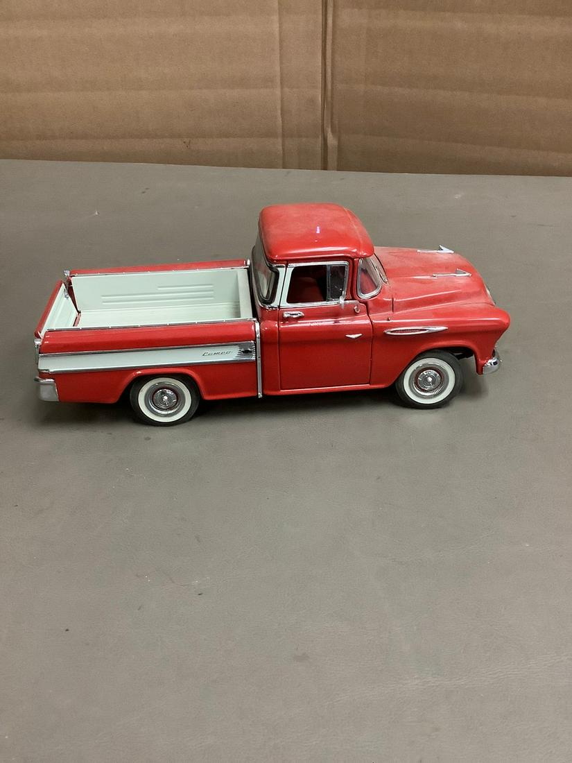 The Danbury Mint 1957 Chevrolet Cameo Pickup Truck 8" (1 of 1)