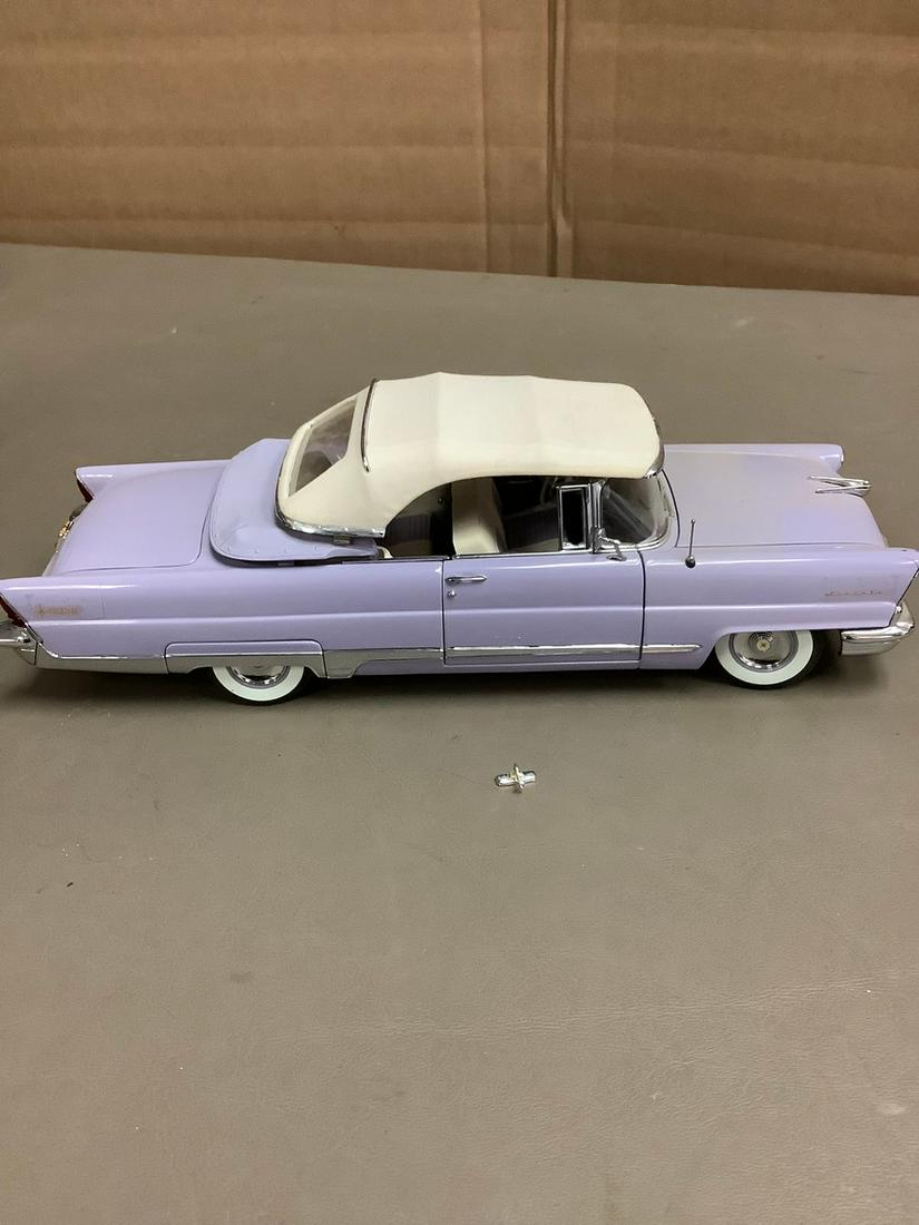 The Danbury Mint Serial # 1354 of 5000 1956 Lincoln Premiere Convertible 9" (Rear Mirror Needs: The Danbury Mint Serial # 1354 of 5000 1956 Lincoln Premiere Convertible 9" (Rear Mirror Needs Repair)