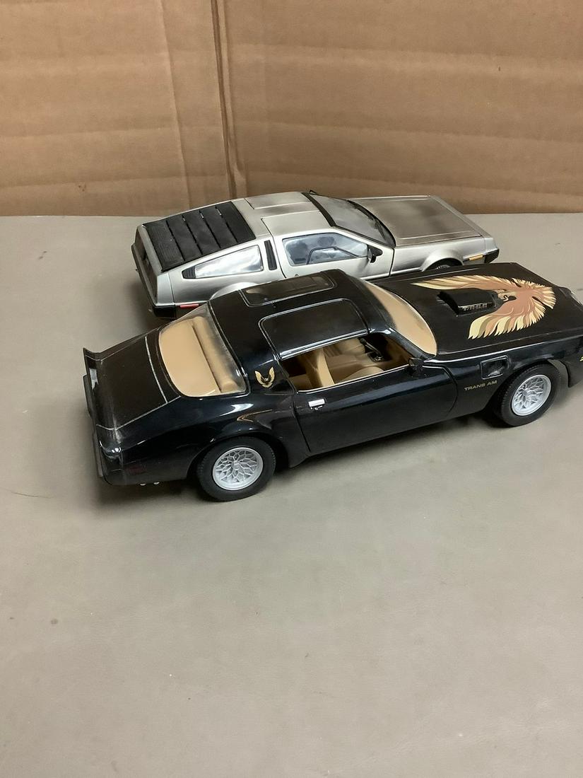 Road Signature 1979 Pontiac Firebird 10.5" and Sun Star 1981 De Lorean LK 9.5" (1 of 1)