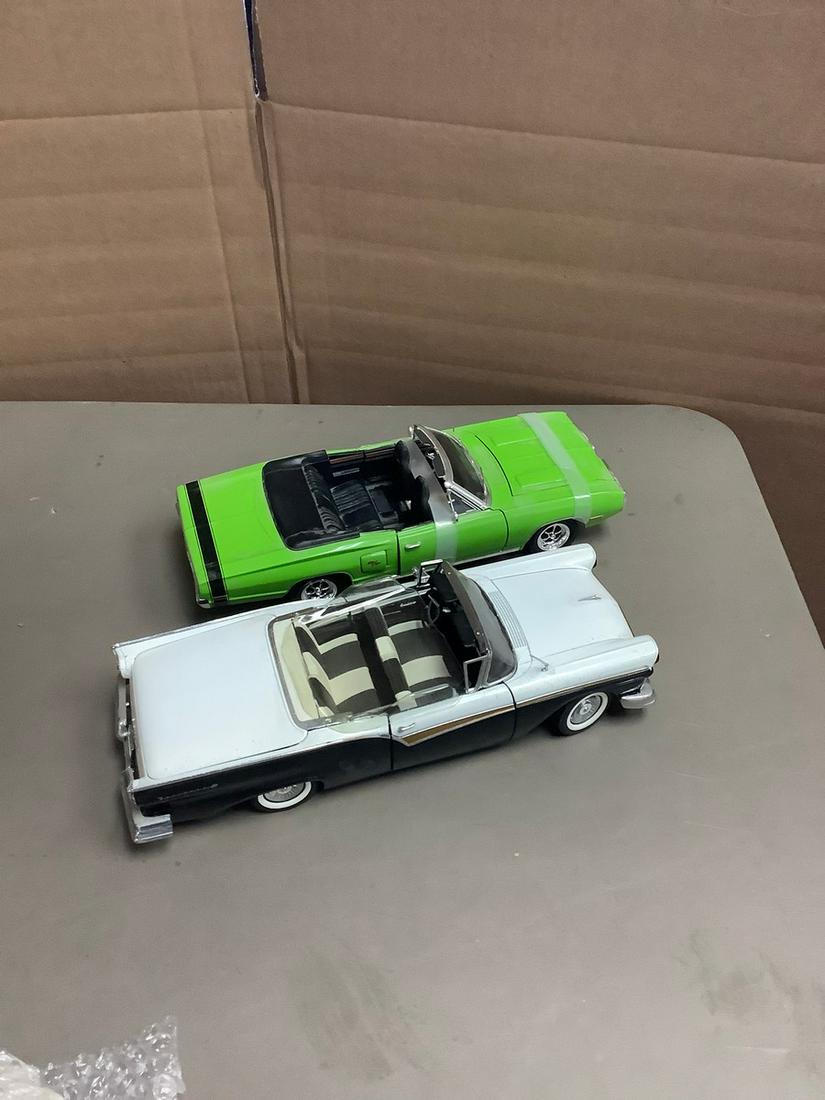 Sun Star 1957 Ford Fairlane Skyliner 11.5" and Road Signatures 1970 Dodge Coronet R/T 11" (1 of 1)