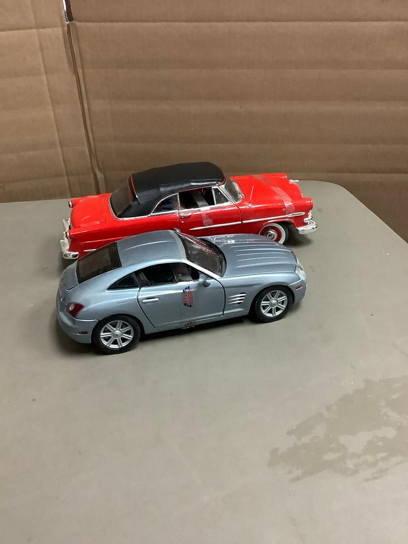 Motor Max Chrysler Crossfire 8" and Welly 1953 Ford Crestline Sunliner 11": Motor Max Chrysler Crossfire 8" and Welly 1953 Ford Crestline Sunliner 11"
