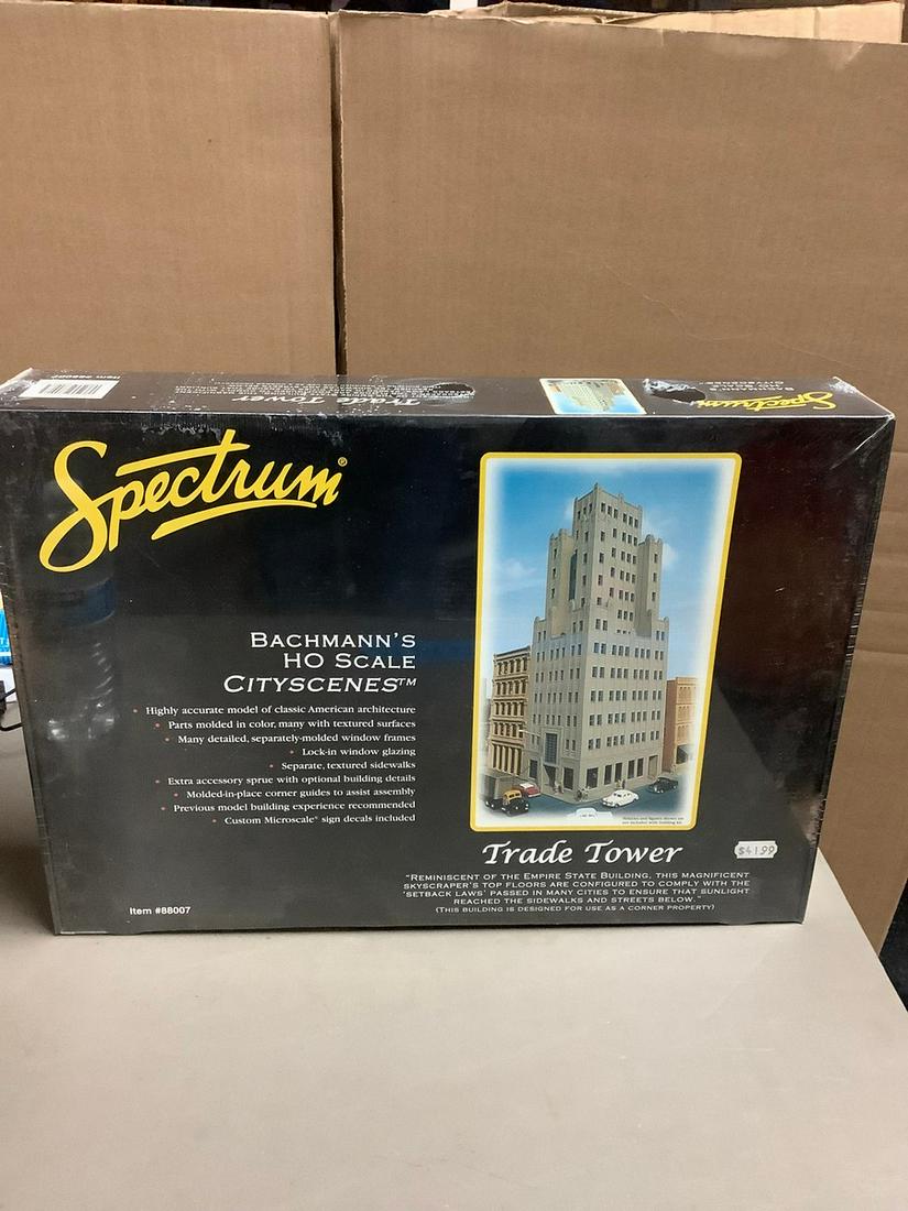 Sealed Spectrum Bachmann's HO Scale Cityscenes "Trade Tower" (1 of 1)