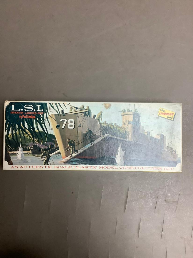 Vintage Lindberg L.S.I. Infantry Landing Ship 78 Model Kit: Vintage Lindberg L.S.I. Infantry Landing Ship 78 Model Kit