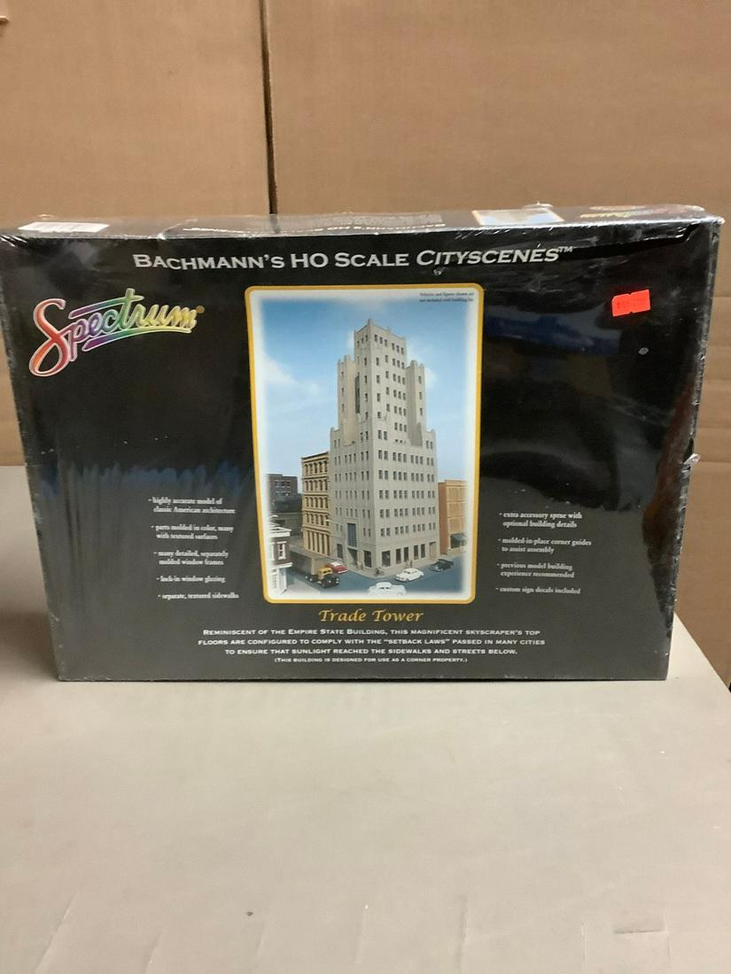 Sealed Spectrum Bachmann's HO Scale Cityscenes "Trade Tower" (1 of 1)