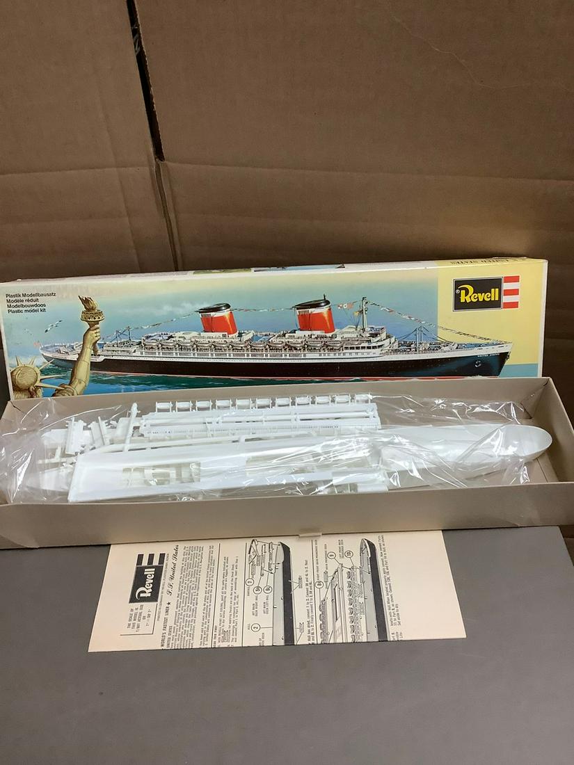 Vintage Revell S.S. United States Ocean Liner Model Kit (1 of 1)