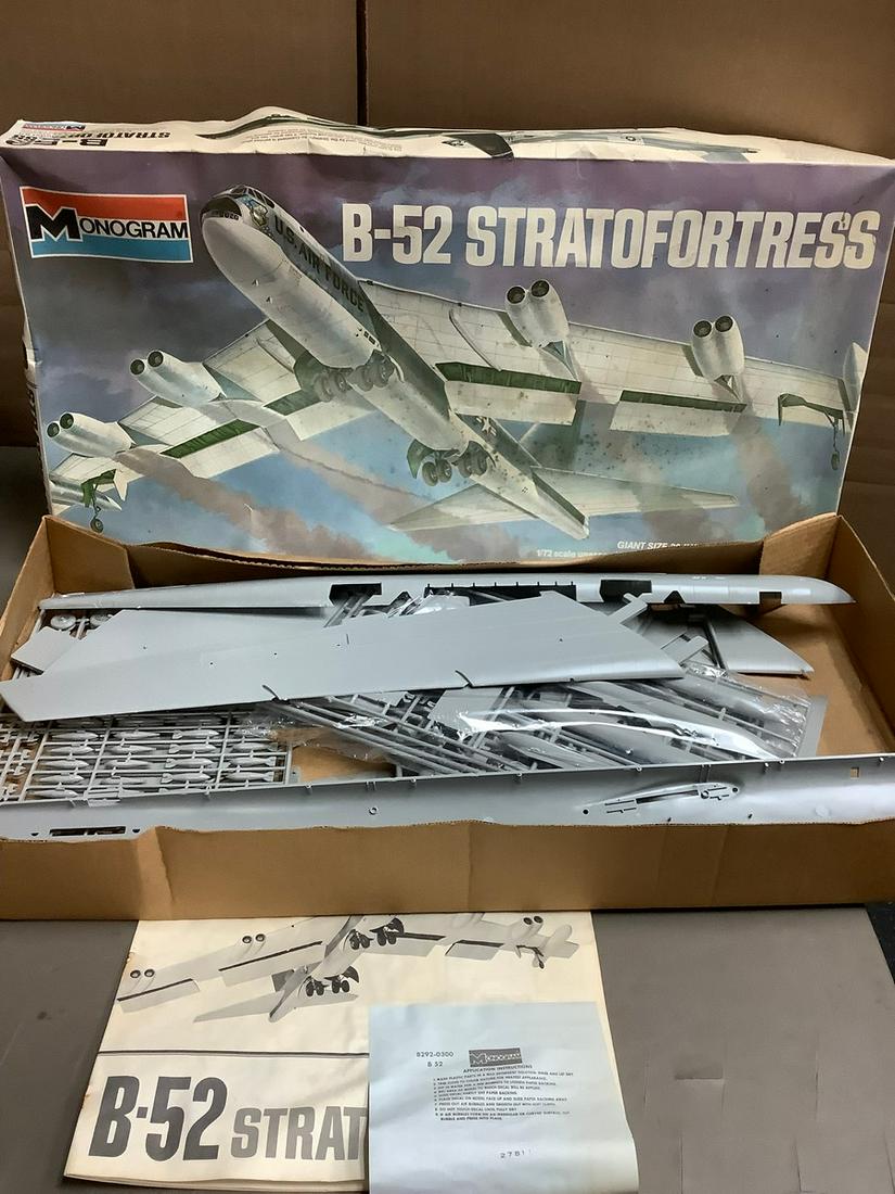 Vintage Monogram B-52 Stratofortress Model Kit (1 of 1)