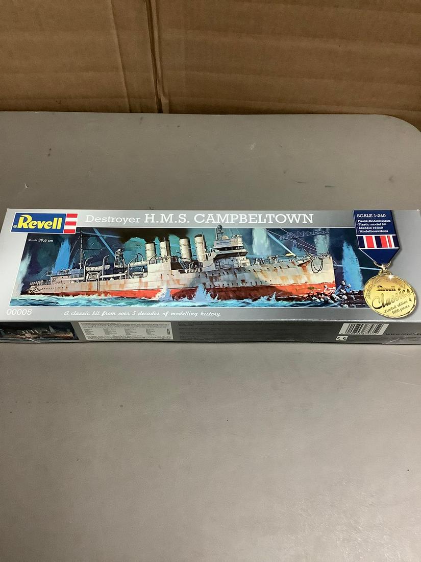 Revell Destroyer H.M.S. Campbeltown 1:240 Scale Model Kit: Revell Destroyer H.M.S. Campbeltown 1:240 Scale Model Kit