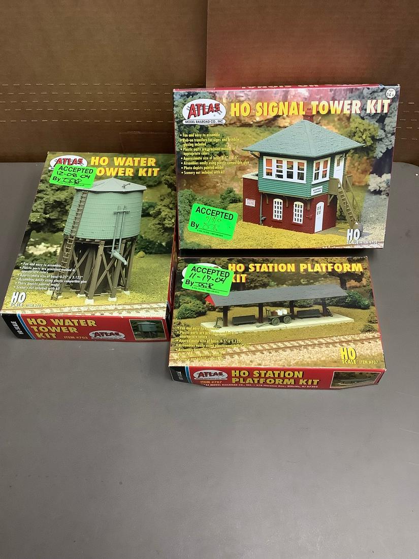 Lot of Atals Model Railroad Ho Station Platform, HO Water Tower and HO Signal Tower Kits (1 of 1)