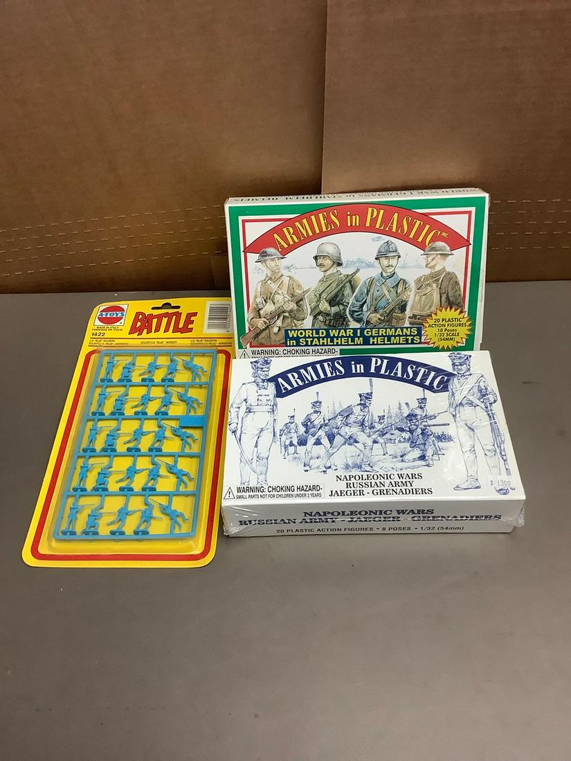 Lot of Armies in Plastic World War I Germans in Stahlhelm Helmets Figurines, Napoleonic Wars Russian (1 of 1)