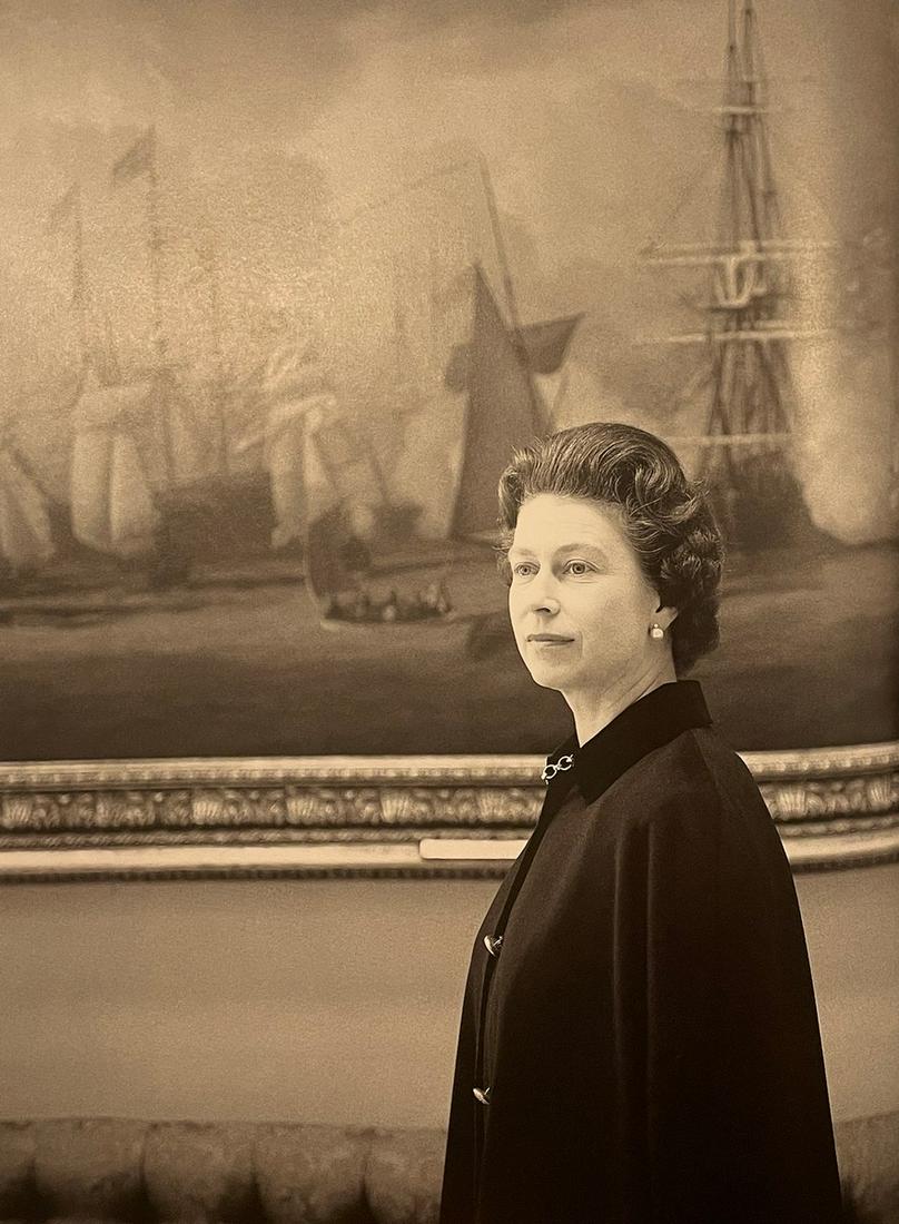 Queen Elizabeth II - Cecil Beaton, 1968: QUEEN ELIZABETH II (1926-2022) Cecil Beaton with the Queen at his last photographic session with her, 1968 Print in Colors 9 3/4" x 13 1/4"