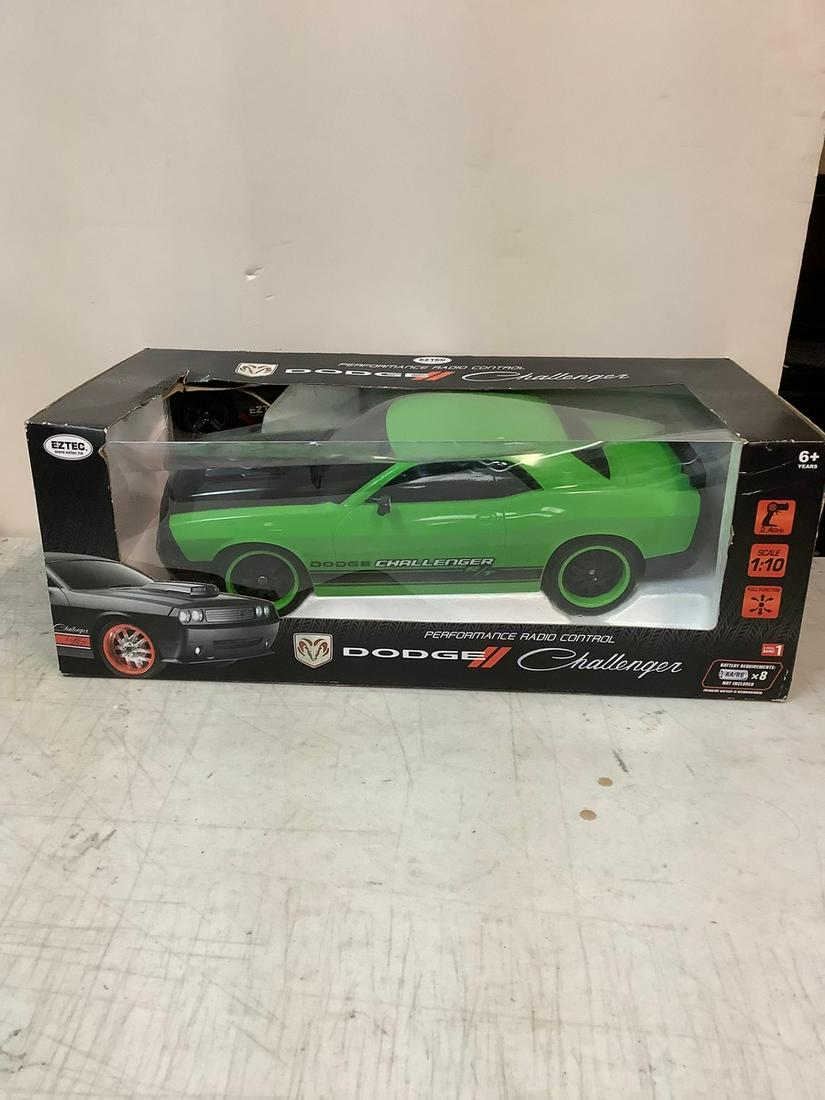 EZTec Dodge Challenger Performance Radio Control 1:10 Scale NIB (1 of 1)